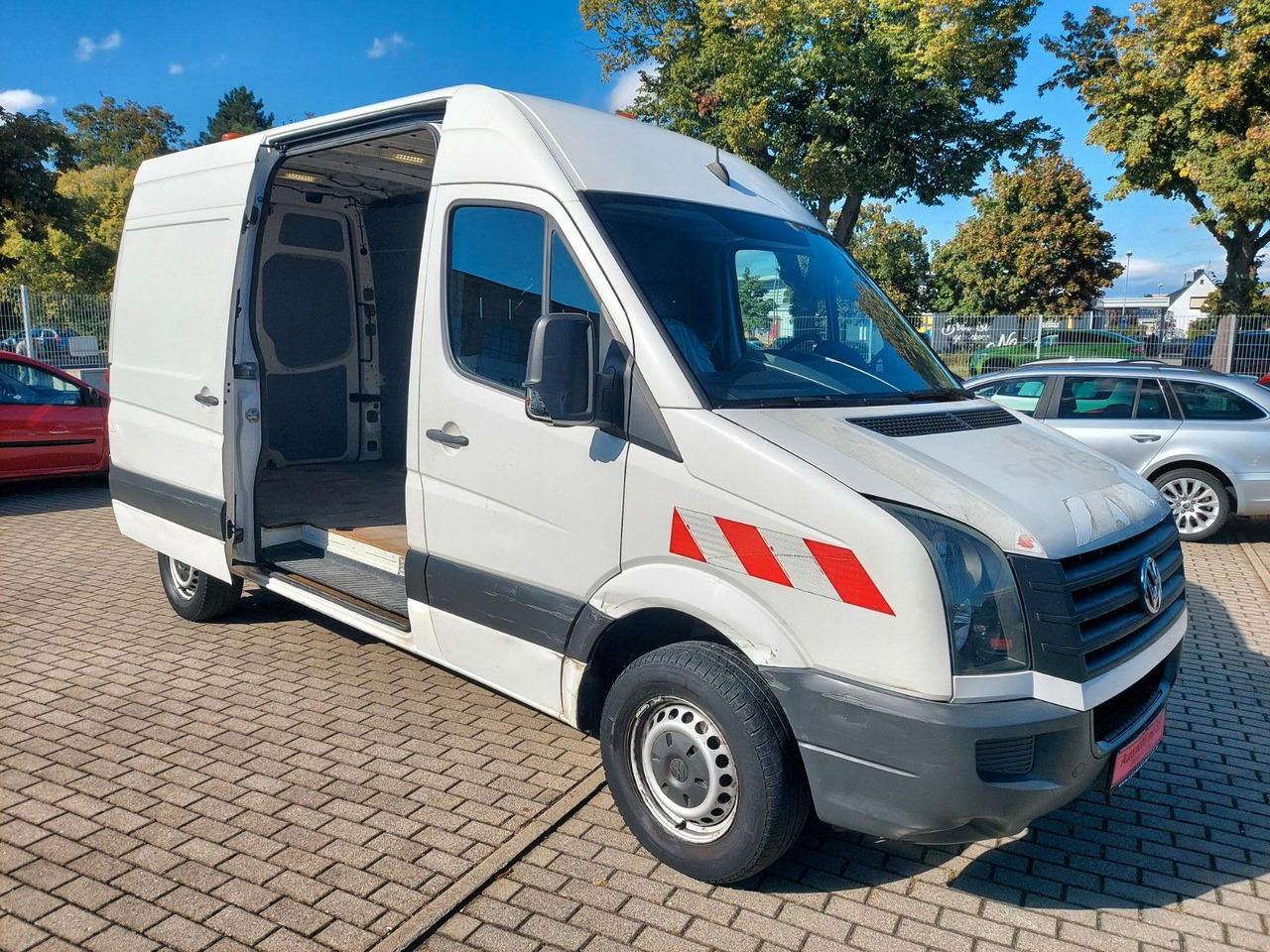 Volkswagen Crafter Kasten 35 mittel L2H2 Hochdach Klima - Furgone chiuso: foto 2 Volkswagen Crafter Kasten 35 mittel L2H2 Hochdach Klima - Furgone chiuso: foto 2