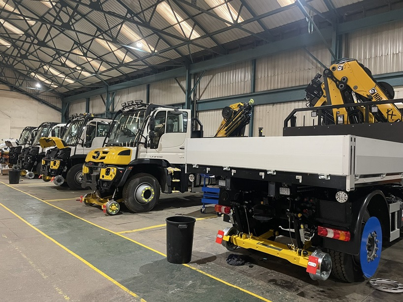 UNIMOG  - Camion con gru: foto 3 UNIMOG  - Camion con gru: foto 3