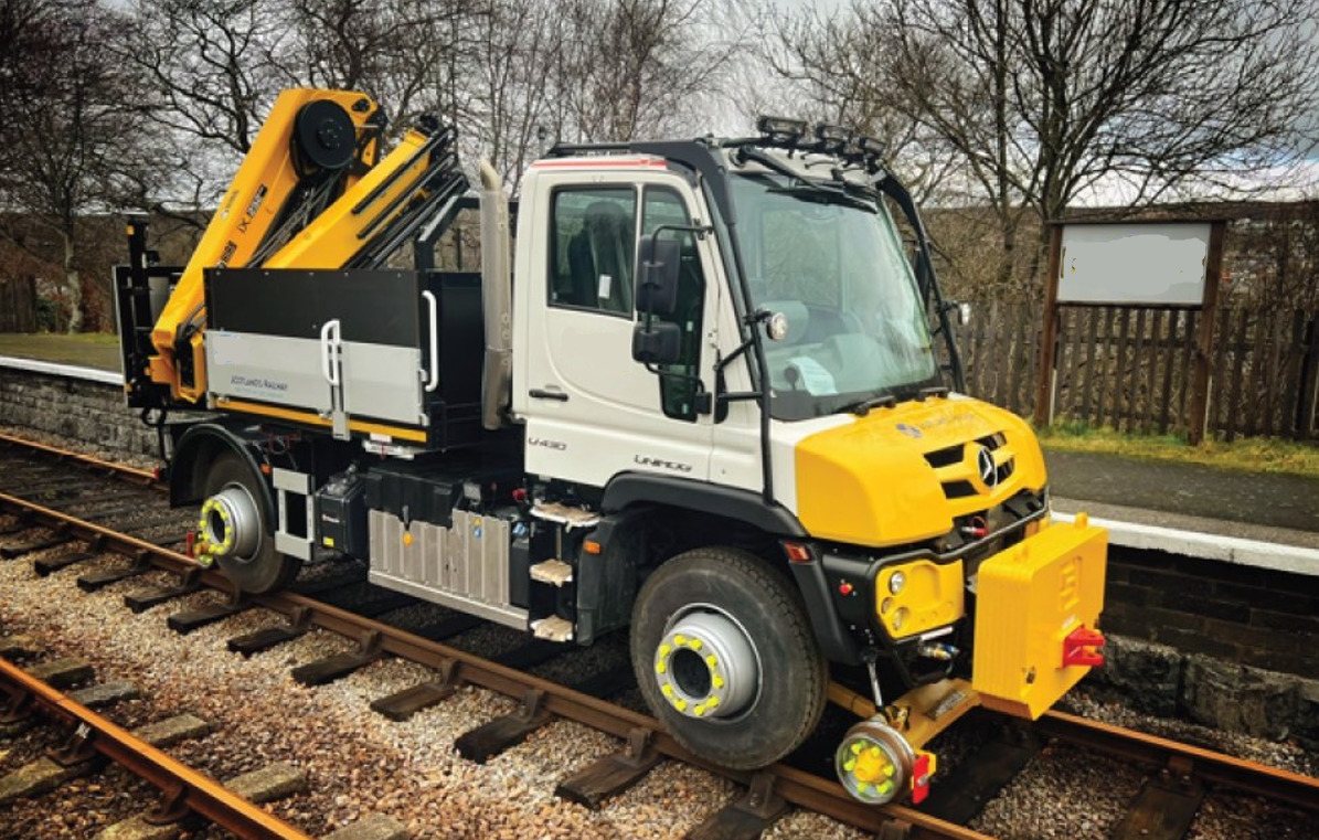 UNIMOG  - Camion con gru: foto 4 UNIMOG  - Camion con gru: foto 4