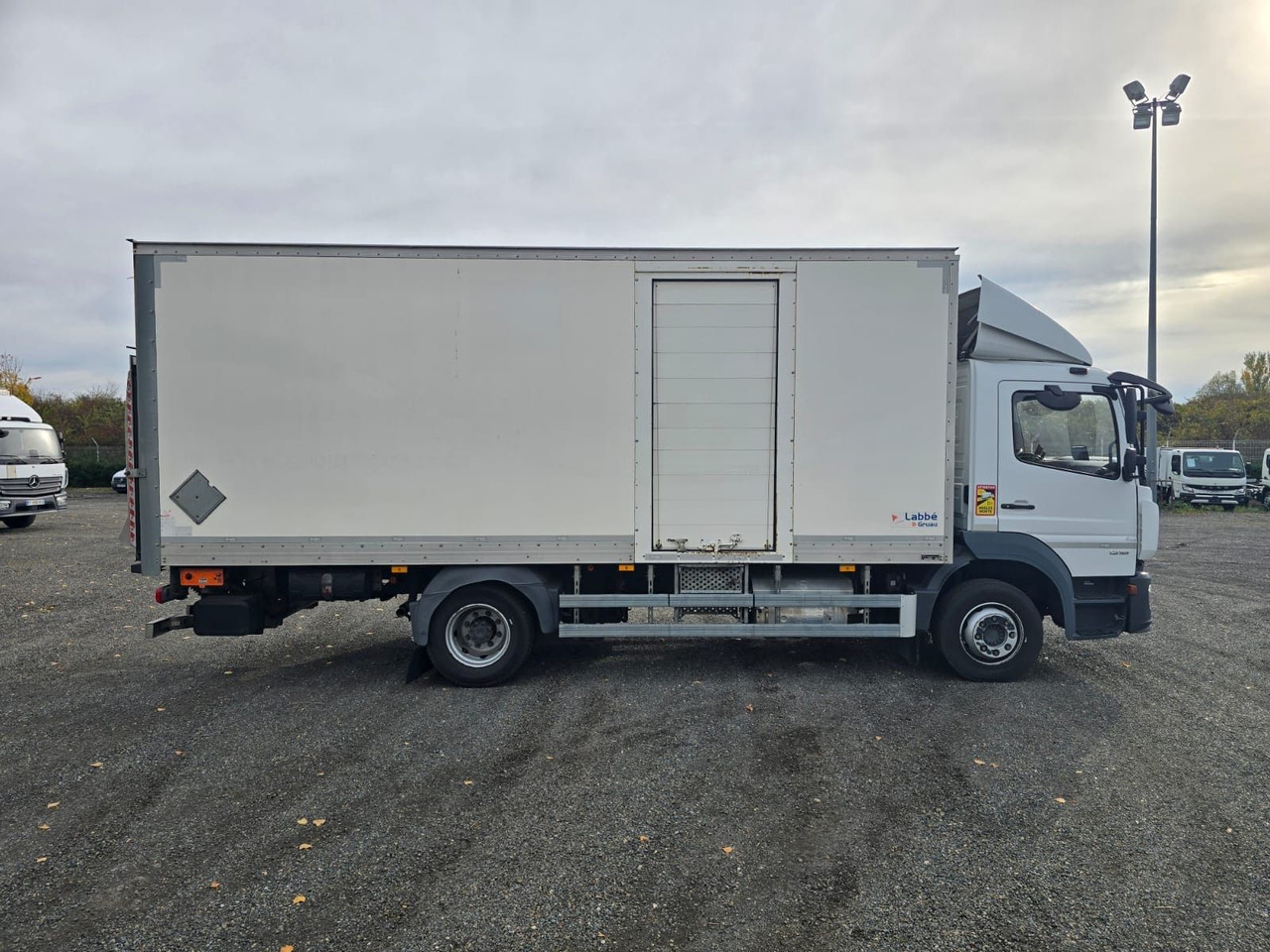 Mercedes-Benz Atego 1218 4x2 Koffer/FULL-ADR/EXIII/LBW/AC/EU6d - Autocarro furgonato: foto 4 Mercedes-Benz Atego 1218 4x2 Koffer/FULL-ADR/EXIII/LBW/AC/EU6d - Autocarro furgonato: foto 4