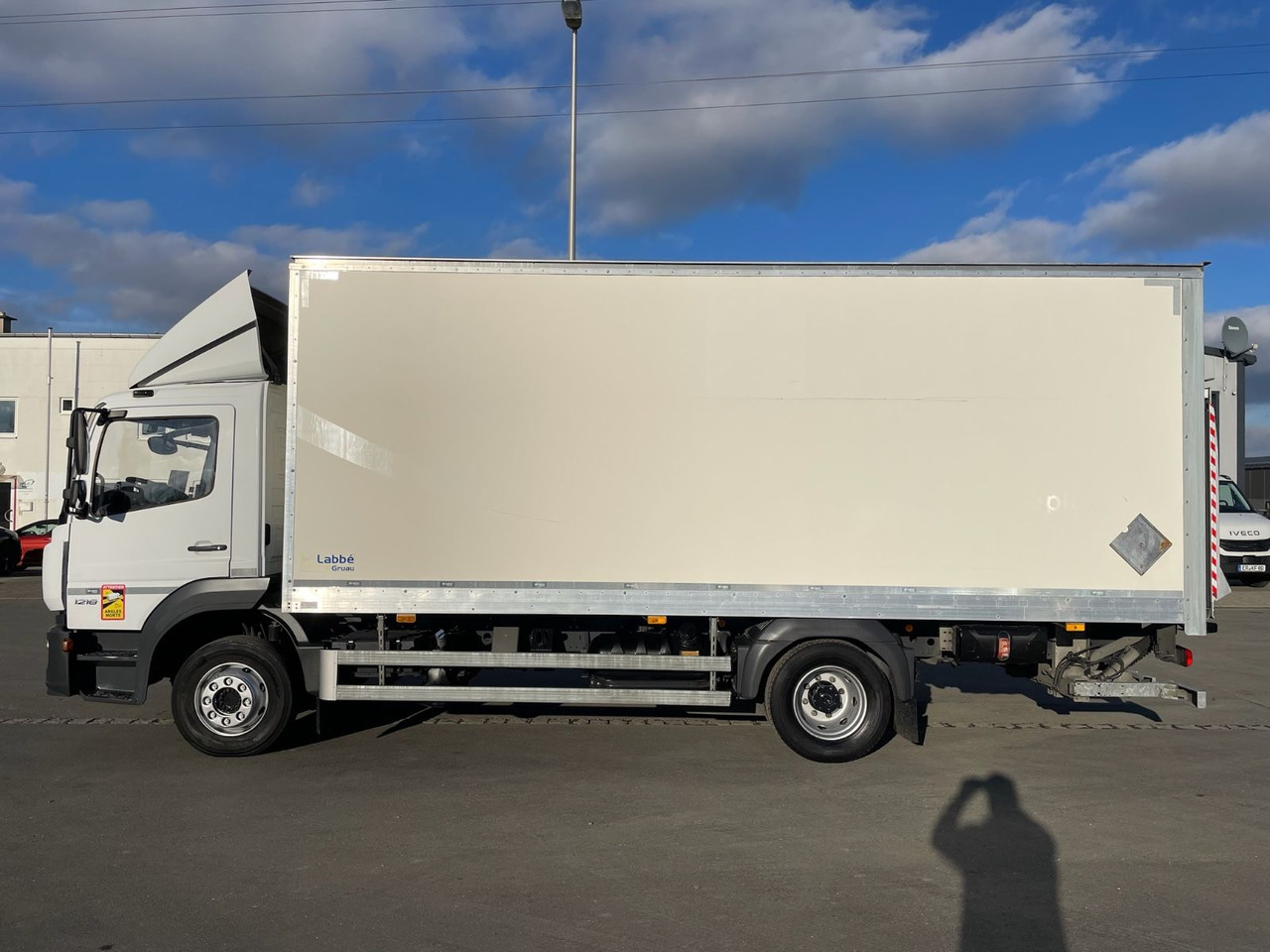 Mercedes-Benz Atego 1218 4x2 Koffer/FULL-ADR/EXIII/LBW/AC/EU6d - Autocarro furgonato: foto 4 Mercedes-Benz Atego 1218 4x2 Koffer/FULL-ADR/EXIII/LBW/AC/EU6d - Autocarro furgonato: foto 4
