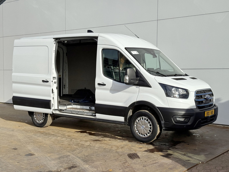 Ford E-Transit 390 75kWh 184PK 390 Elektrisch 75kWh 334km WLTP BEV Snelladen L2H2 Climate Control Tacho Carplay Camera Stoelverwarming Parkeersensoren voor achter Laadkabel - Furgone chiuso, Furgone elettrico: foto 5 Ford E-Transit 390 75kWh 184PK 390 Elektrisch 75kWh 334km WLTP BEV Snelladen L2H2 Climate Control Tacho Carplay Camera Stoelverwarming Parkeersensoren voor achter Laadkabel - Furgone chiuso, Furgone elettrico: foto 5