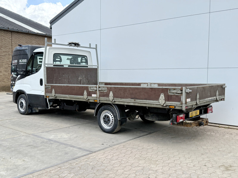 Iveco Daily 35S14 2.3 L3H1 Airco Cruise Control Standkachel Trekhaak Open Laadbak Pritische Lucht geveerde stoel - Furgone con cassone fisso: foto 2 Iveco Daily 35S14 2.3 L3H1 Airco Cruise Control Standkachel Trekhaak Open Laadbak Pritische Lucht geveerde stoel - Furgone con cassone fisso: foto 2