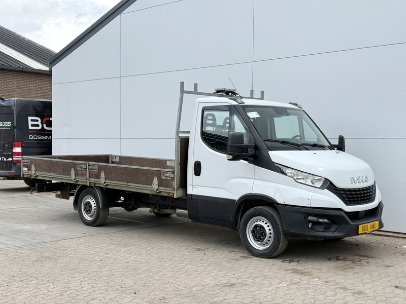 Iveco Daily 35S14 2.3 L3H1 Airco Cruise Control Standkachel Trekhaak Open Laadbak Pritische Lucht geveerde stoel - Furgone con cassone fisso: foto 4 Iveco Daily 35S14 2.3 L3H1 Airco Cruise Control Standkachel Trekhaak Open Laadbak Pritische Lucht geveerde stoel - Furgone con cassone fisso: foto 4