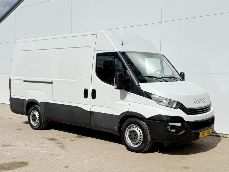Iveco Daily 35S14 L2H2 Luchtvering Trekhaak Cruise Control Climate Control Lucht Geveerde Bestuurdersstoel - Furgone chiuso: foto 4 Iveco Daily 35S14 L2H2 Luchtvering Trekhaak Cruise Control Climate Control Lucht Geveerde Bestuurdersstoel - Furgone chiuso: foto 4