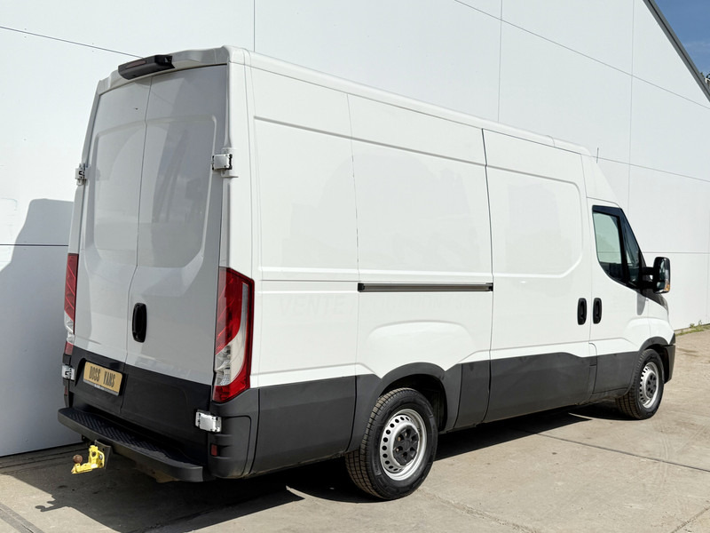 Iveco Daily 35S14 L2H2 Luchtvering Trekhaak Cruise Control Climate Control Lucht Geveerde Bestuurdersstoel - Furgone chiuso: foto 3 Iveco Daily 35S14 L2H2 Luchtvering Trekhaak Cruise Control Climate Control Lucht Geveerde Bestuurdersstoel - Furgone chiuso: foto 3