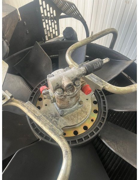 Liebherr A904 Li/A904C Li/R904/R904C - Radiatore: foto 2 Liebherr A904 Li/A904C Li/R904/R904C - Radiatore: foto 2