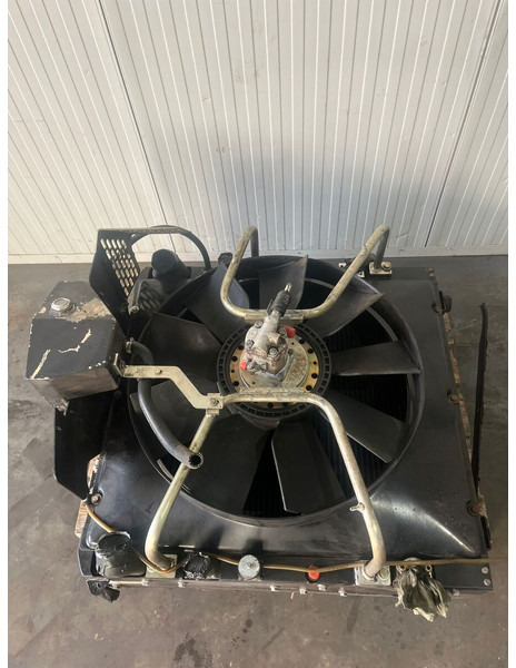 Liebherr A904 Li/A904C Li/R904/R904C - Radiatore: foto 1 Liebherr A904 Li/A904C Li/R904/R904C - Radiatore: foto 1