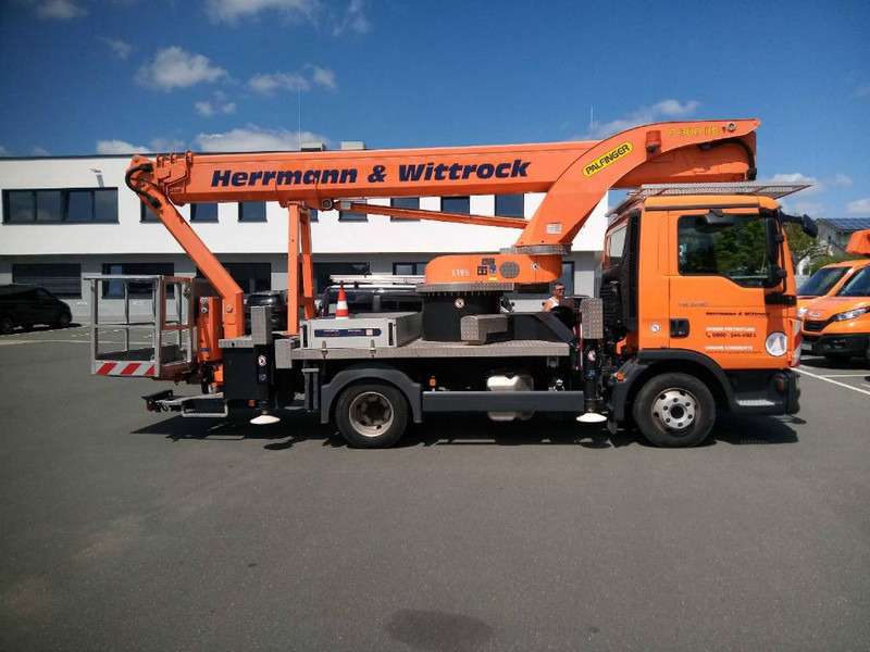 Palfinger P 300 KS - Piattaforma autocarrata: foto 2 Palfinger P 300 KS - Piattaforma autocarrata: foto 2