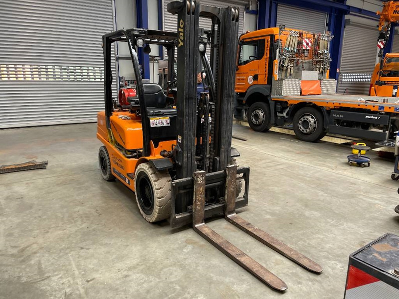 Yale GLP 35 VX - Carrello elevatore a gas: foto 2 Yale GLP 35 VX - Carrello elevatore a gas: foto 2