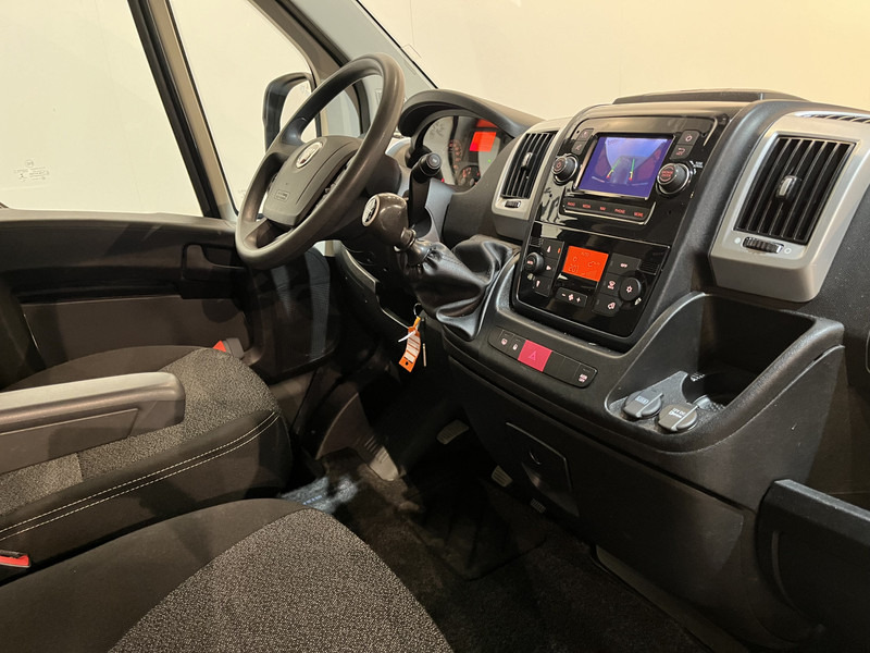 Fiat Ducato 2.3 MultiJet L2H2 120 PK / Euro 6 / Airco / Camera / Cruise Control / Trekhaak / Navigatie / 3-Zits / 72.600 KM !! - Furgoncino: foto 3 Fiat Ducato 2.3 MultiJet L2H2 120 PK / Euro 6 / Airco / Camera / Cruise Control / Trekhaak / Navigatie / 3-Zits / 72.600 KM !! - Furgoncino: foto 3