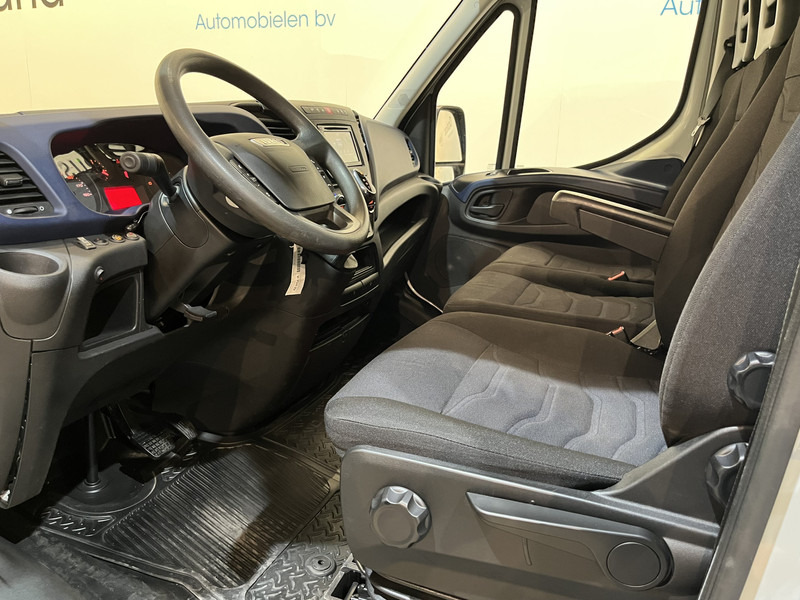 Iveco Daily 35S18D 3.0 375 Automaat Open Laadbak / Hiab Kraan / Euro 6 / Trekhaak 3500 KG / Airco / Camera / Navigatie / 3-Zits / 67.000 KM !! - Furgone con cassone fisso: foto 5 Iveco Daily 35S18D 3.0 375 Automaat Open Laadbak / Hiab Kraan / Euro 6 / Trekhaak 3500 KG / Airco / Camera / Navigatie / 3-Zits / 67.000 KM !! - Furgone con cassone fisso: foto 5