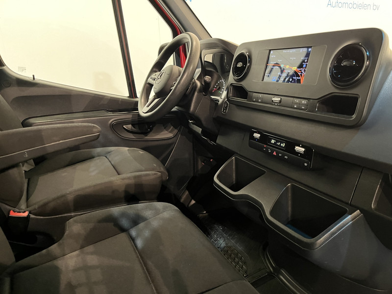 Mercedes-Benz Sprinter 317 CDI L2 RWD Automaat Open Laadbak / Euro 6 / Trekhaak 3500 KG / Airco / Cruise Control / CarPlay / Navigatie / 64.150 KM !! / BPM VRIJ !! - Furgone con cassone fisso: foto 3 Mercedes-Benz Sprinter 317 CDI L2 RWD Automaat Open Laadbak / Euro 6 / Trekhaak 3500 KG / Airco / Cruise Control / CarPlay / Navigatie / 64.150 KM !! / BPM VRIJ !! - Furgone con cassone fisso: foto 3