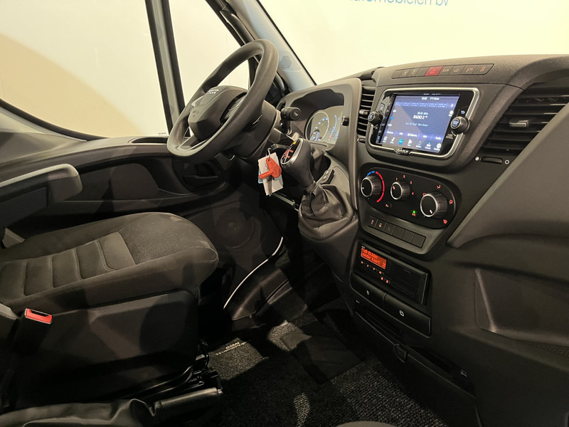 Iveco Daily 35S18 3.0 BE Clixtar Automaat Bakwagen met Laadklep / Laadvermogen 3.060 KG / Euro 6 / Luchtvering / Airco / Camera / CarPlay / Cruise Control / - Trattore stradale: foto 4 Iveco Daily 35S18 3.0 BE Clixtar Automaat Bakwagen met Laadklep / Laadvermogen 3.060 KG / Euro 6 / Luchtvering / Airco / Camera / CarPlay / Cruise Control / - Trattore stradale: foto 4