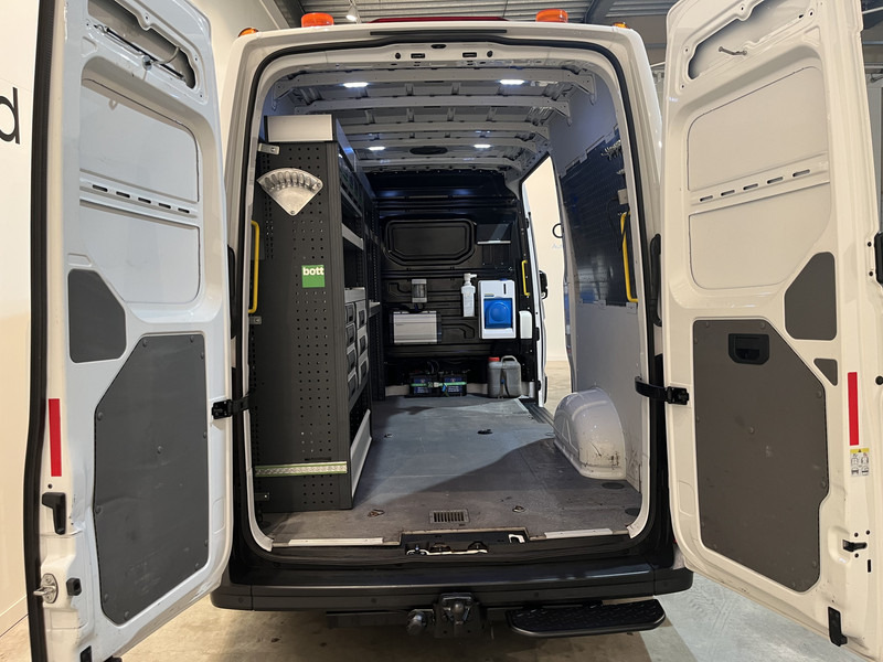 Volkswagen Crafter 35 2.0 TDI L3H3 180 PK Servicebus / Bott Inrichting / Euro 6 / Trekhaak 3000 KG / 220V. / Airco / Navigatie / CarPlay / Cruise Control / PDC 85.250 KM !! - Furgone chiuso, Furgone doppia cabina: foto 5 Volkswagen Crafter 35 2.0 TDI L3H3 180 PK Servicebus / Bott Inrichting / Euro 6 / Trekhaak 3000 KG / 220V. / Airco / Navigatie / CarPlay / Cruise Control / PDC 85.250 KM !! - Furgone chiuso, Furgone doppia cabina: foto 5