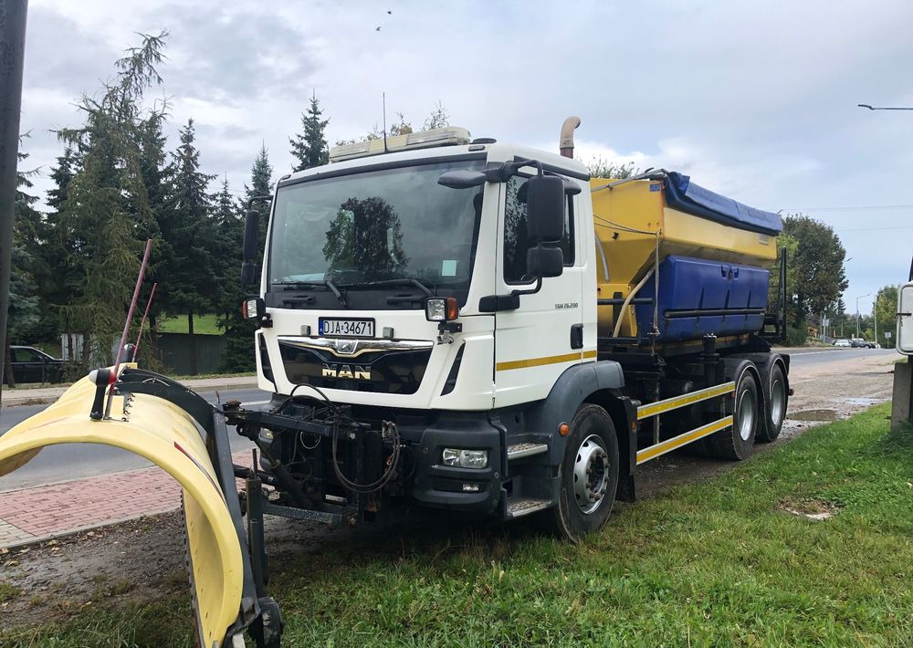 MAN TGM 26.290 piaskarka solarka schmidt 6x4 euro6 - Mezzo spazzaneve: foto 1 MAN TGM 26.290 piaskarka solarka schmidt 6x4 euro6 - Mezzo spazzaneve: foto 1