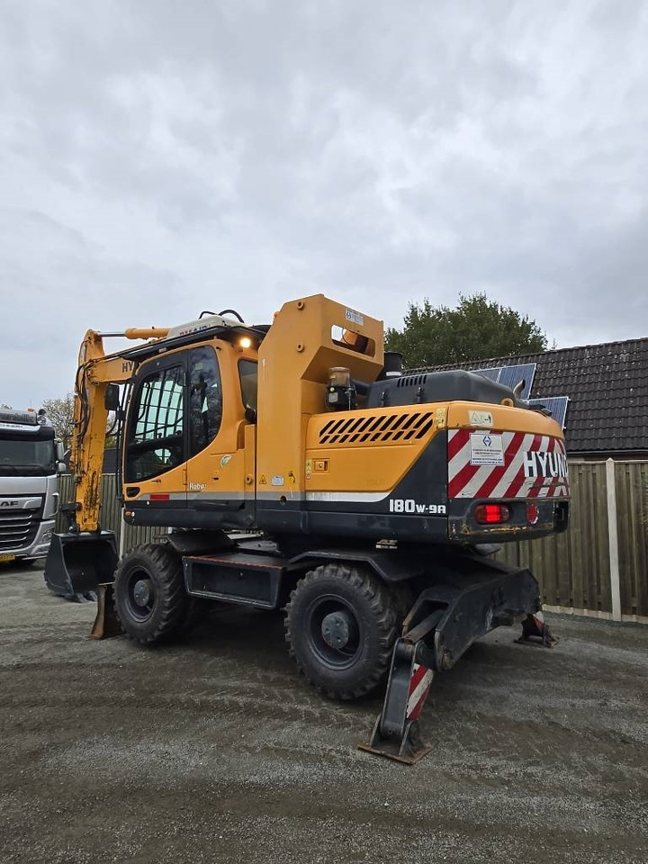 Hyundai R 180W-9A  - Escavatore gommato: foto 2 Hyundai R 180W-9A  - Escavatore gommato: foto 2