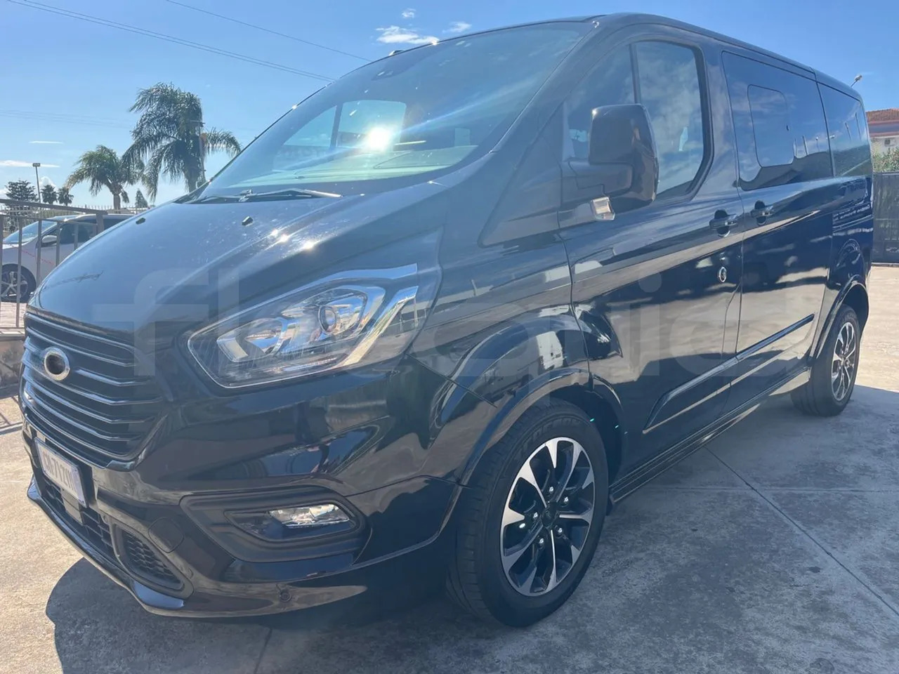 Ford Tourneo Custom - Minibus, Pulmino: foto 4 Ford Tourneo Custom - Minibus, Pulmino: foto 4