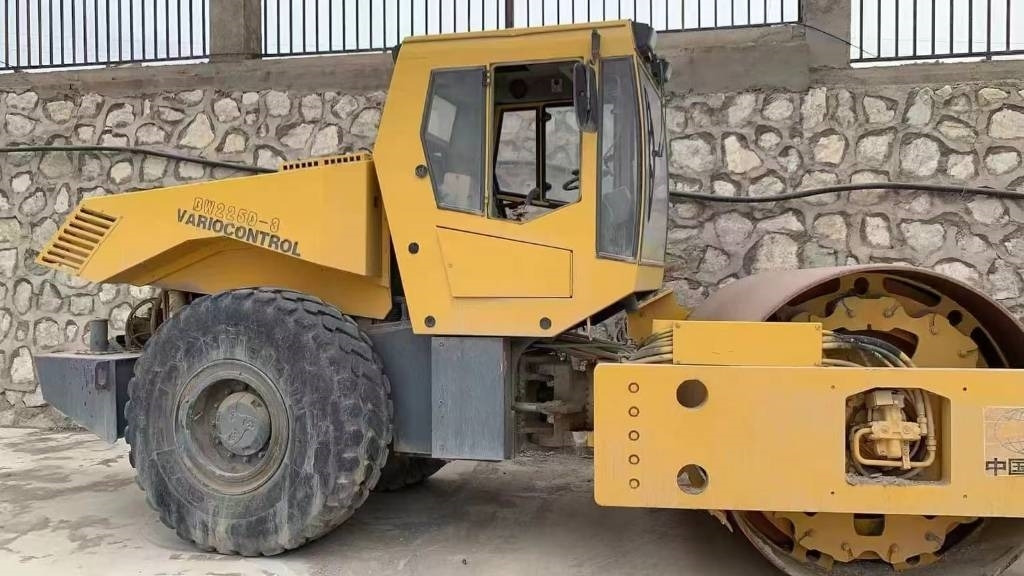 Bomag bw225d-3 - Rullo compattatore/ Rullo compressore: foto 1 Bomag bw225d-3 - Rullo compattatore/ Rullo compressore: foto 1