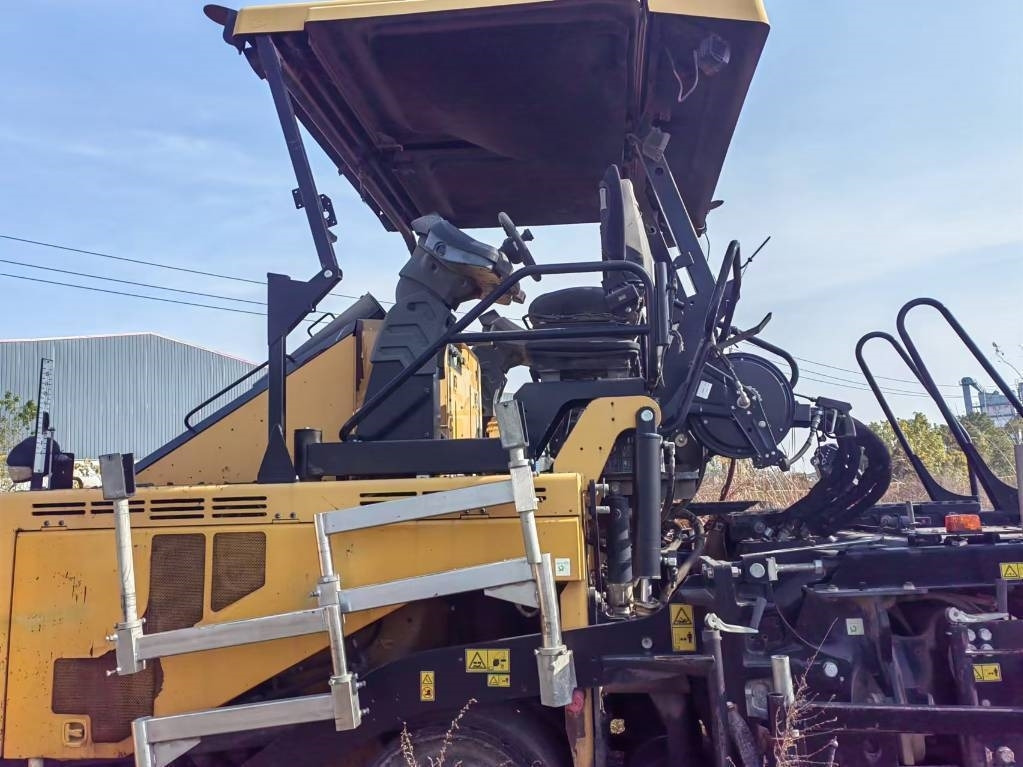 CAT AP655F - Finitrice: foto 1 CAT AP655F - Finitrice: foto 1