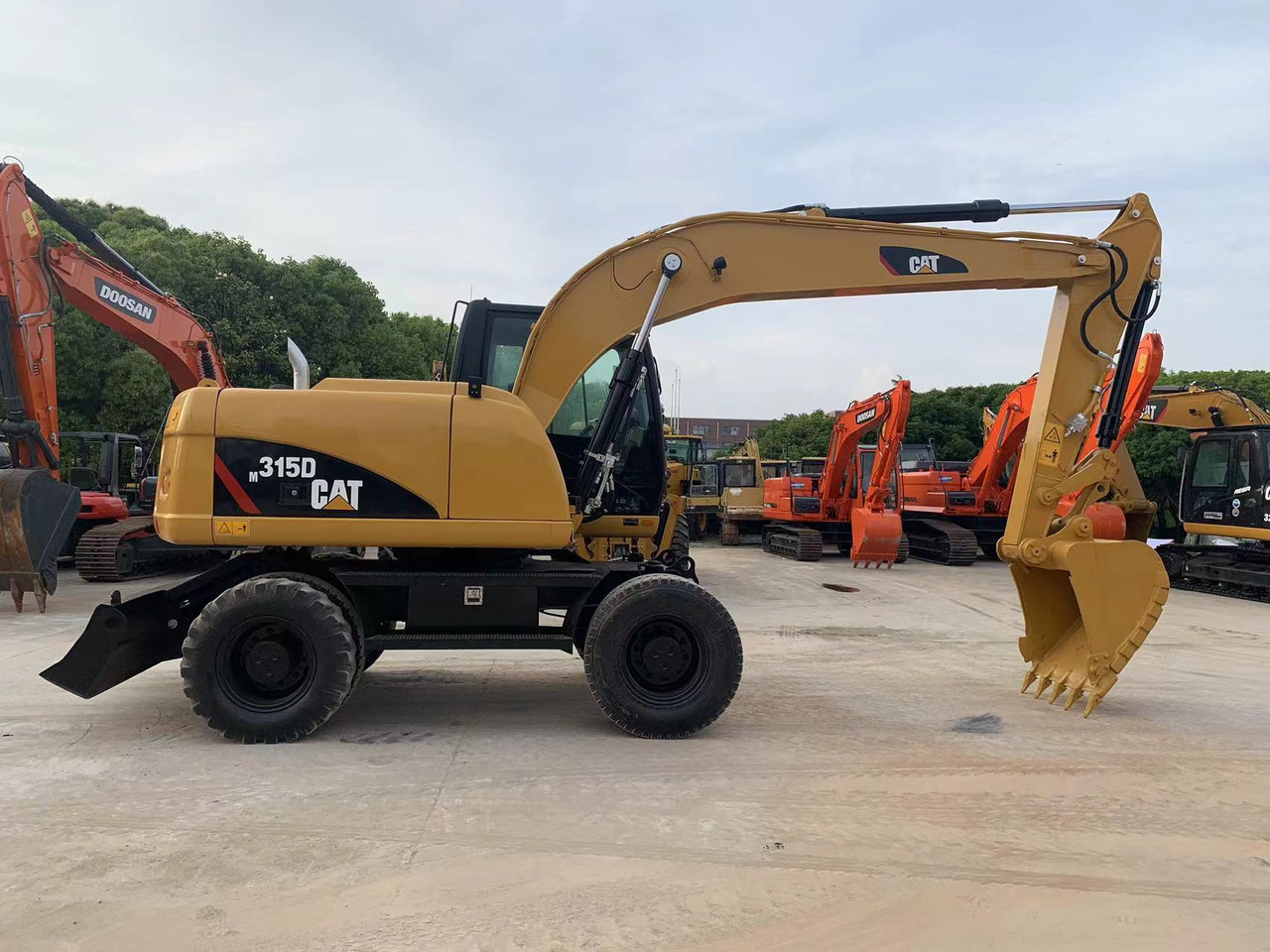 CATERPILLAR 315D - Escavatore gommato: foto 1 CATERPILLAR 315D - Escavatore gommato: foto 1