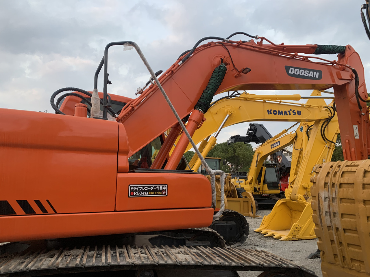 DOOSAN DX225LC - Escavatore gommato: foto 1 DOOSAN DX225LC - Escavatore gommato: foto 1