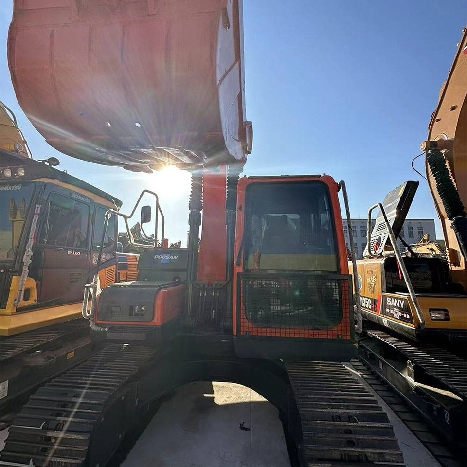 Doosan DX150LC-9C - Escavatore cingolato: foto 2 Doosan DX150LC-9C - Escavatore cingolato: foto 2