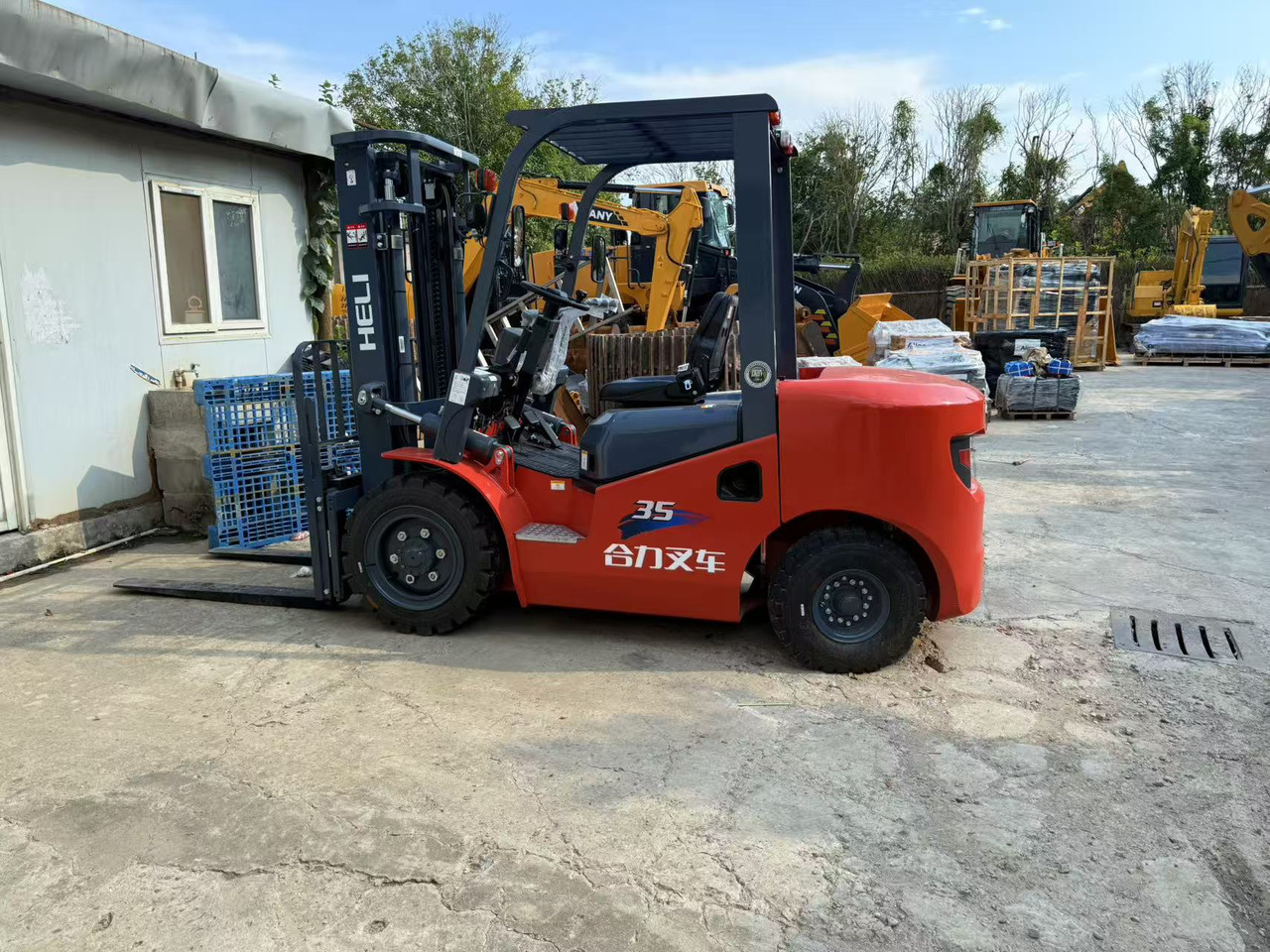 Heli CPC35 - Carrello elevatore diesel: foto 1 Heli CPC35 - Carrello elevatore diesel: foto 1