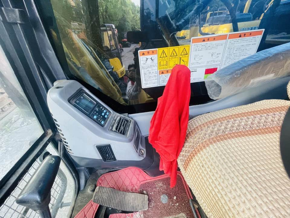 Komatsu PC130-8 - Miniescavatore: foto 4 Komatsu PC130-8 - Miniescavatore: foto 4