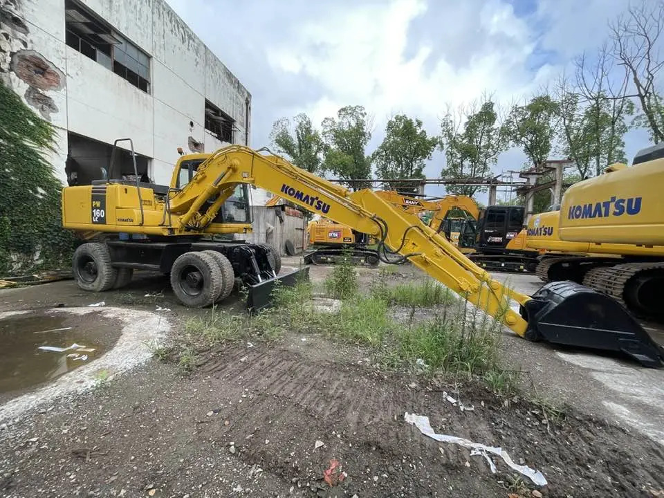 Komatsu PW160-11 - Escavatore gommato: foto 1 Komatsu PW160-11 - Escavatore gommato: foto 1