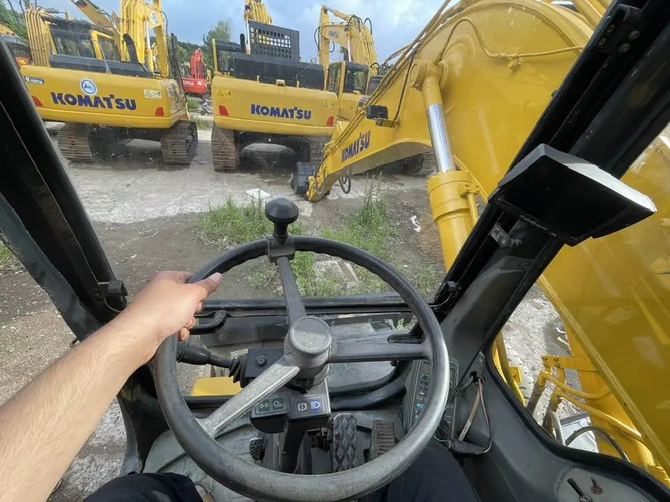 Komatsu PW160-11 - Escavatore gommato: foto 4 Komatsu PW160-11 - Escavatore gommato: foto 4