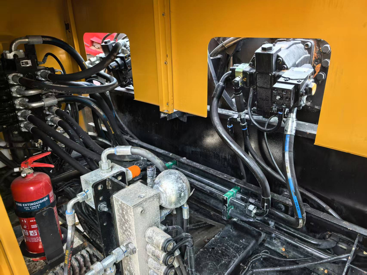 SANY SCC1000A-6 - Gru cingolata: foto 3 SANY SCC1000A-6 - Gru cingolata: foto 3