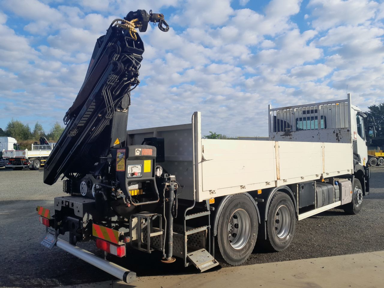 Autocarro con pianale/ Cassone fisso, Camion con gru Renault C380 6x2 DTI11 6x2 Standard platform Truck: foto 7