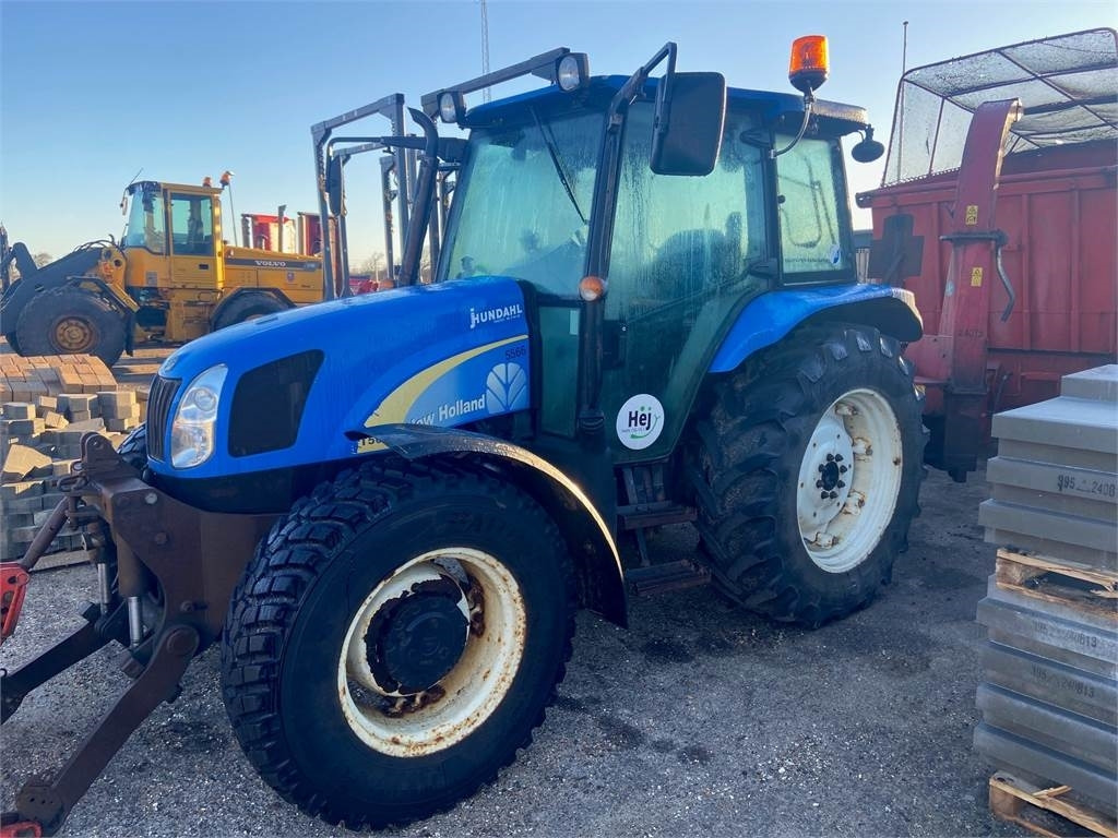 New Holland T5050 - Trattore: foto 1 New Holland T5050 - Trattore: foto 1