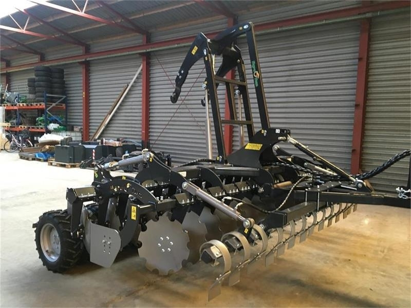 Agro - TOM 4 m. bugseret med slæbeplanke - Erpice a dischi: foto 1 Agro - TOM 4 m. bugseret med slæbeplanke - Erpice a dischi: foto 1