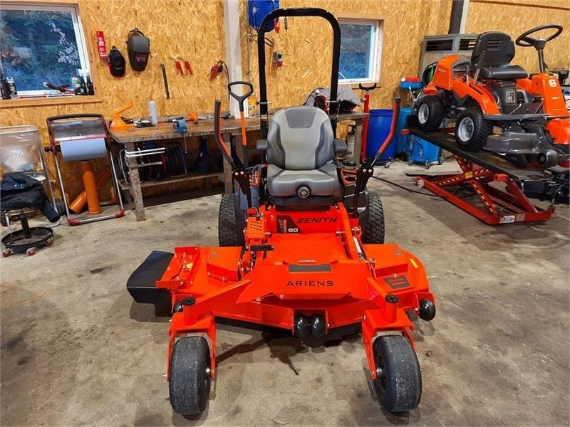 Ariens Zenith 60" SD - Trattore comunale: foto 2 Ariens Zenith 60" SD - Trattore comunale: foto 2