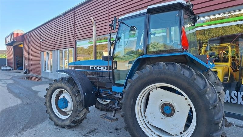 Ford 8240 - Trattore: foto 2 Ford 8240 - Trattore: foto 2