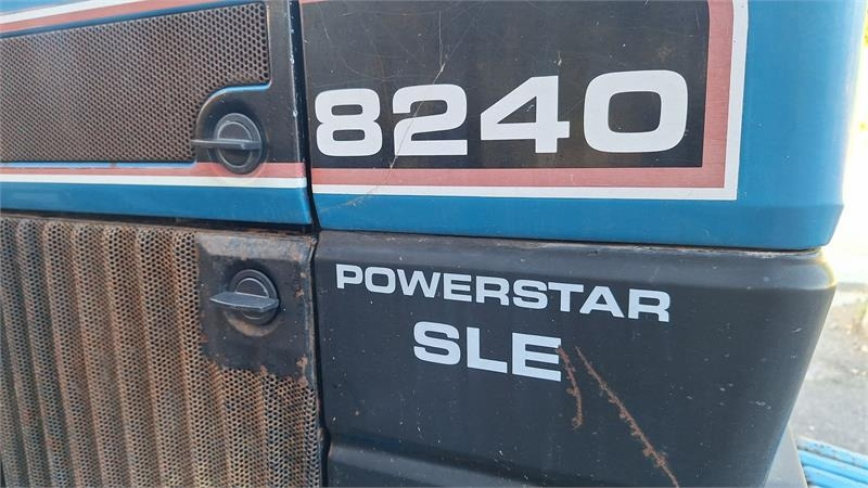 Trattore Ford 8240: foto 9 Trattore Ford 8240: foto 9