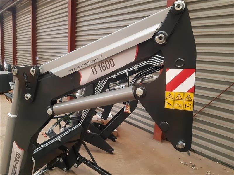Inter-Tech 1600 - Caricatore frontale per trattori: foto 3 Inter-Tech 1600 - Caricatore frontale per trattori: foto 3