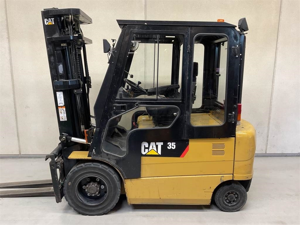 CAT EP35K-PAC - Carrello elevatore elettrico: foto 3 CAT EP35K-PAC - Carrello elevatore elettrico: foto 3