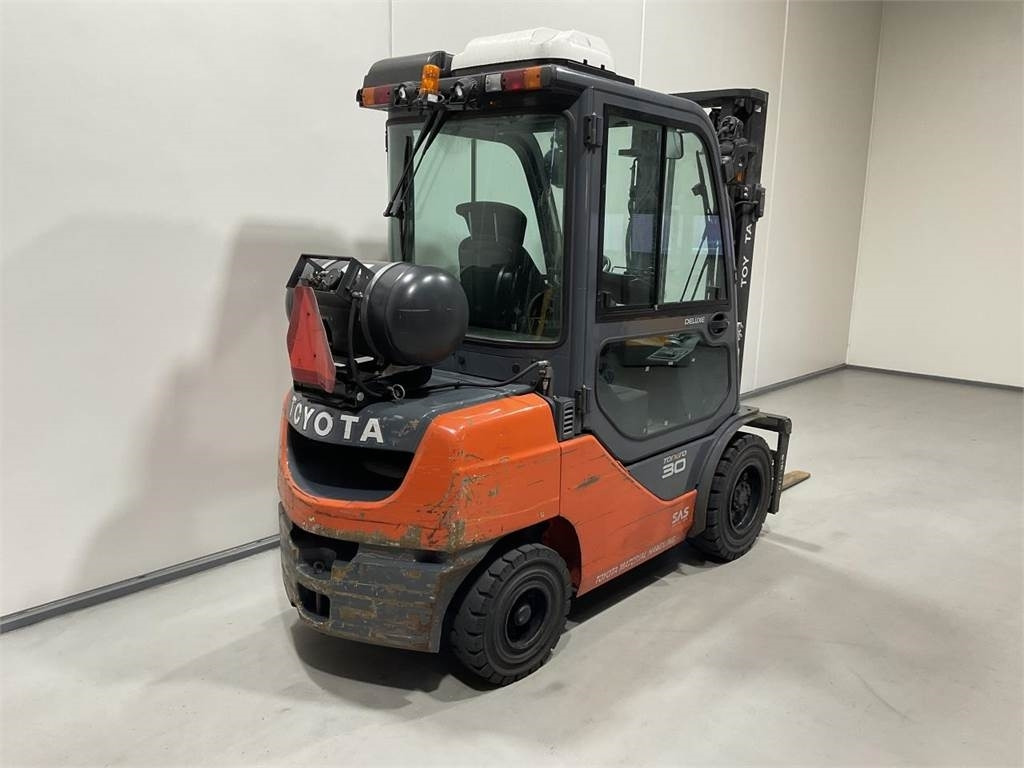 Toyota 02-8FGF30 - Carrello elevatore a gas: foto 2 Toyota 02-8FGF30 - Carrello elevatore a gas: foto 2