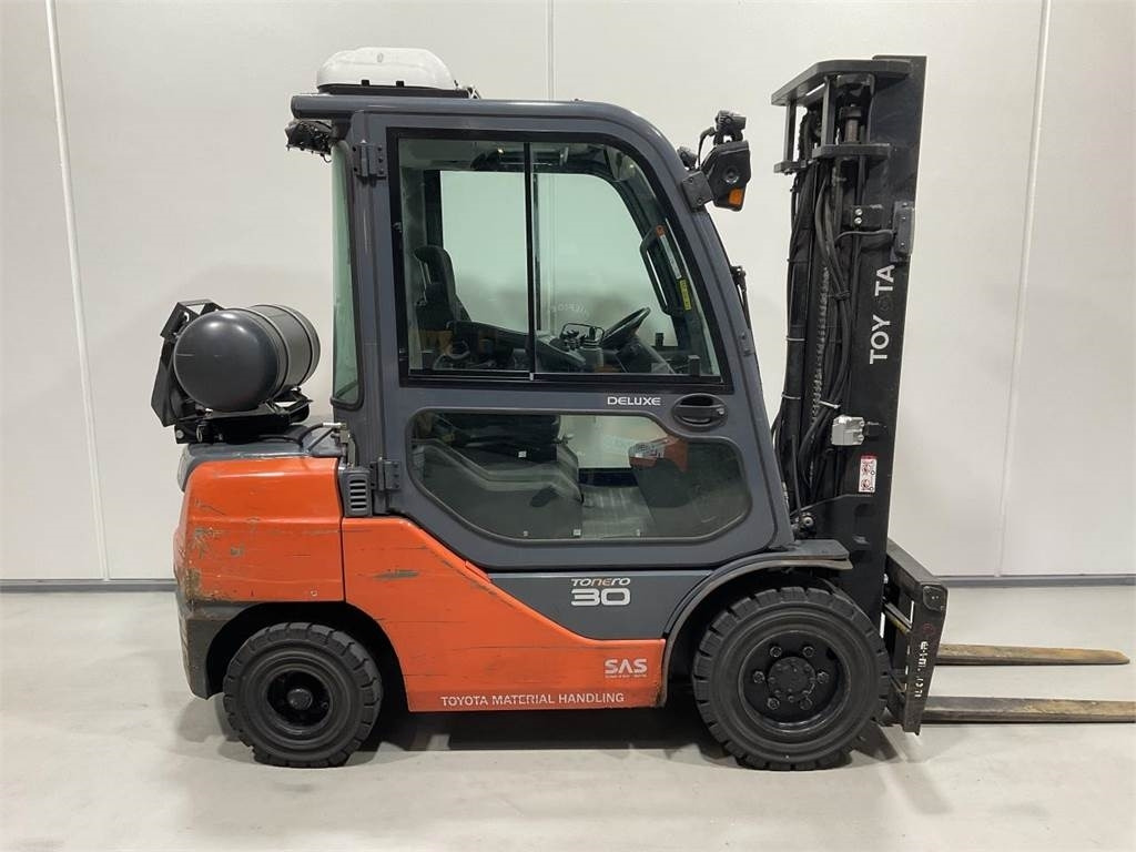 Toyota 02-8FGF30 - Carrello elevatore a gas: foto 1 Toyota 02-8FGF30 - Carrello elevatore a gas: foto 1