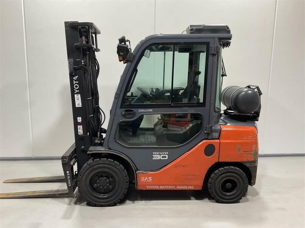 Toyota 02-8FGF30 - Carrello elevatore a gas: foto 3 Toyota 02-8FGF30 - Carrello elevatore a gas: foto 3