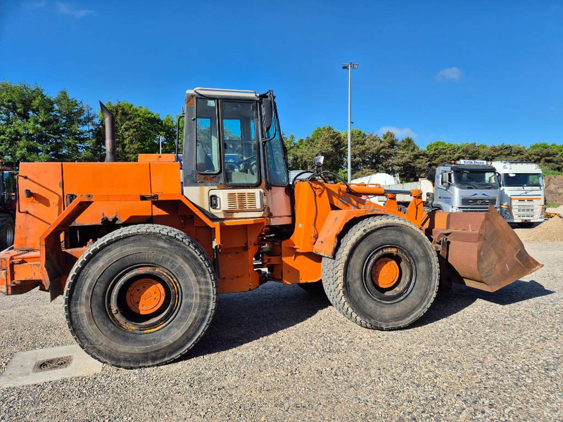 Hitachi FR 130 - Pala gommata: foto 1 Hitachi FR 130 - Pala gommata: foto 1
