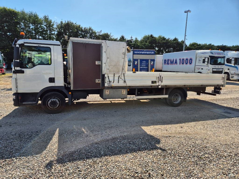 MAN TGL 12.250 4x2 - Autocarro con pianale/ Cassone fisso: foto 2 MAN TGL 12.250 4x2 - Autocarro con pianale/ Cassone fisso: foto 2