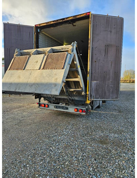 Montracon Racing// machinetrailer // Living area - Semirimorchio pianale ribassato: foto 1 Montracon Racing// machinetrailer // Living area - Semirimorchio pianale ribassato: foto 1