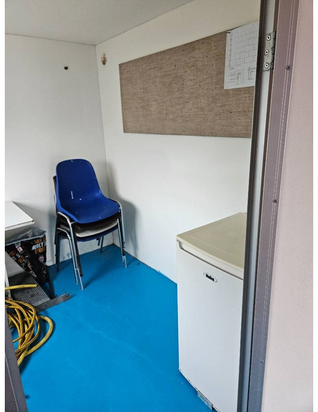 Rimorchio furgonato VA 1300 kg Toilet/Bad/omklædning/spiserum: foto 15