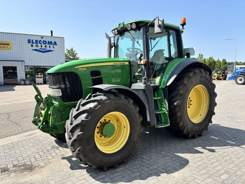 John Deere 7530 Premium AutoPowr - Trattore: foto 1 John Deere 7530 Premium AutoPowr - Trattore: foto 1