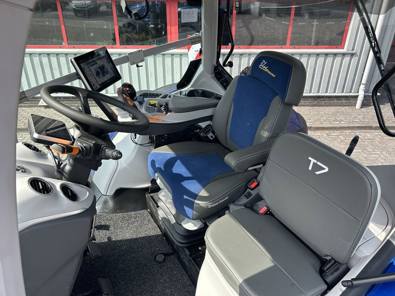 New Holland T7.300 AC New Gen Blue Power DEMO - Trattore: foto 5 New Holland T7.300 AC New Gen Blue Power DEMO - Trattore: foto 5