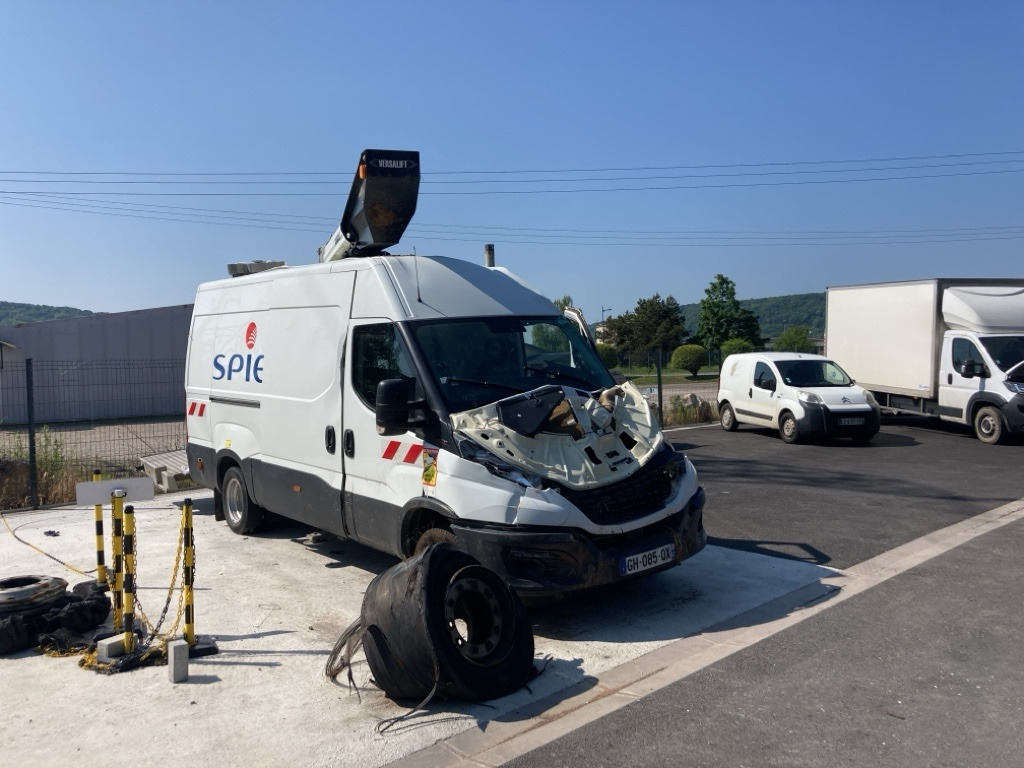 IVECO DAILY FOURGON 50C18 - Piattaforma autocarrata: foto 1 IVECO DAILY FOURGON 50C18 - Piattaforma autocarrata: foto 1